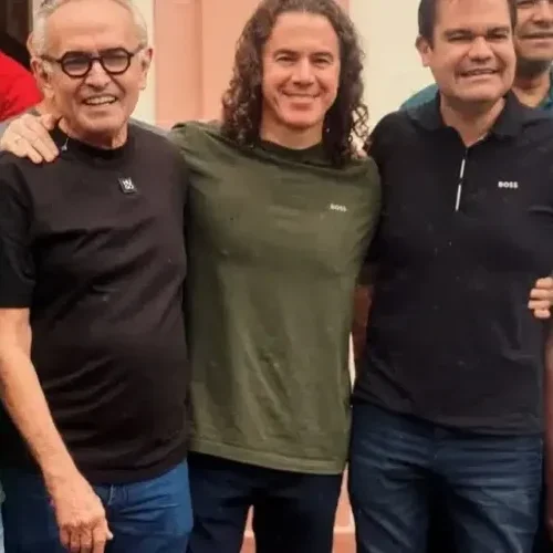 Veneziano oficializa convite e quer Cícero no MDB para disputa ao Governo em 2026