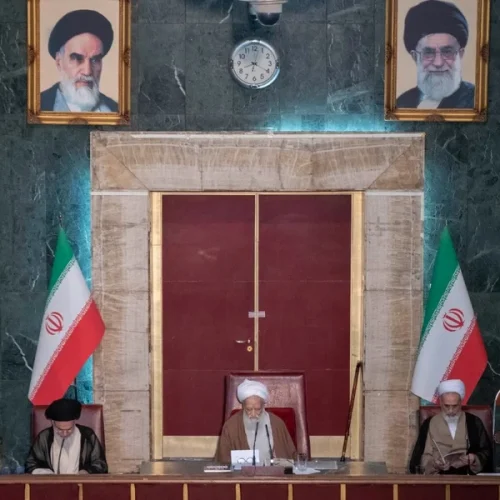 Irã escolhe novo líder supremo que substituirá Ali Khamenei