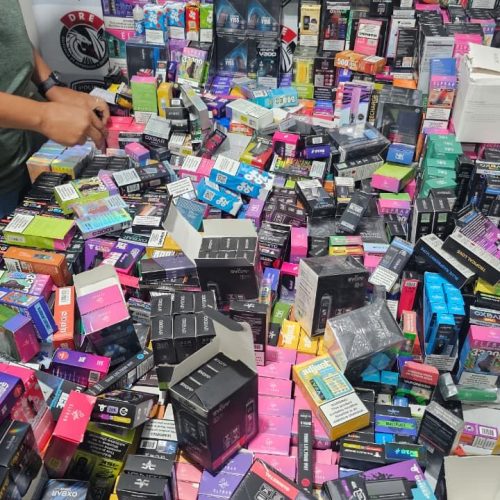 Polícia aprende quase dois mil vapes e prende duas pessoas em flagrante em Campina Grande