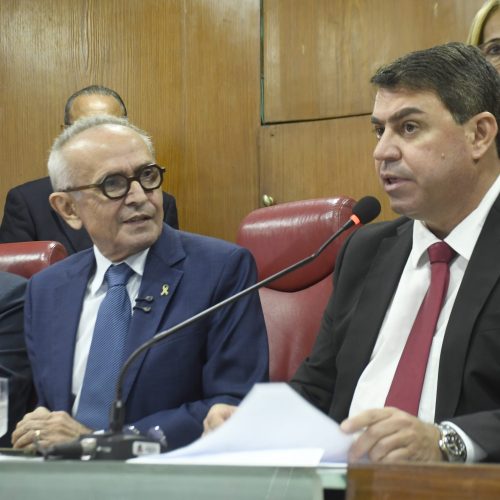 O prefeito Cícero Lucena (PP) e o presidente da Casa, Dinho (PSD), discursaram durante a solenidade. (Foto: Olenildo Nascimento).