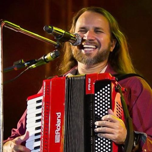 Dorgival Dantas faz show gratuito em João Pessoa neste sábado