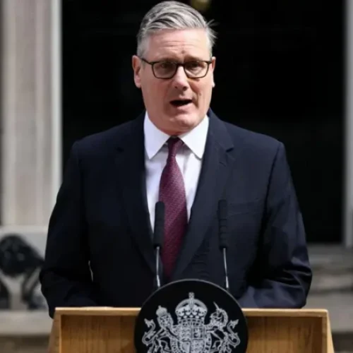Primeiro-ministro do Reino Unido, Keir Starmer, renuncia ao cargo