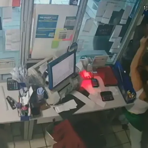 Bandido tenta assaltar lotérica em João Pessoa, funcionárias reagem e homem foge
