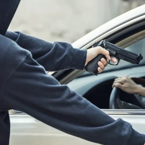 Polícia prende assaltante que ‘escolhia mulheres’ ao roubar veículos, em João Pessoa