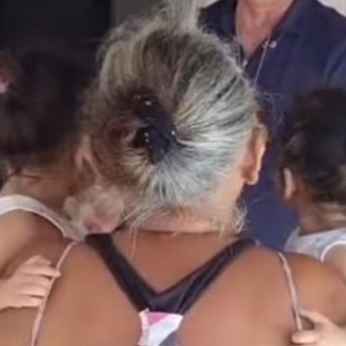Mulher é presa após trancar filhas em casa para beber em bar na Paraíba