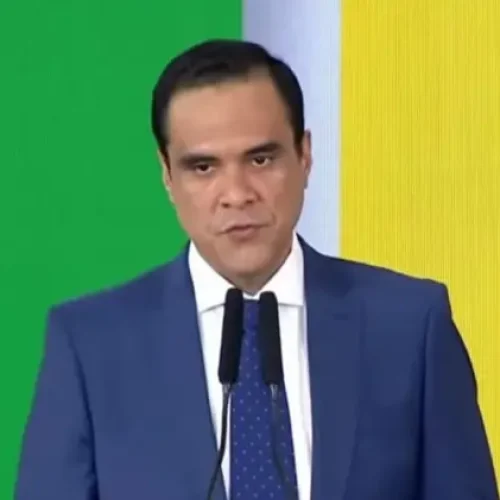 Lula empossa paraibano Gustavo Feliciano no Ministério do Turismo