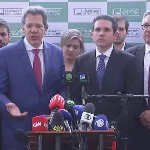 Haddad entrega a Hugo Motta lista com 25 projetos prioritários para a economia do país; veja lista