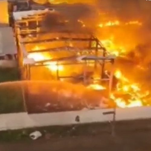 Incêndio de grandes proporções destrói galpão de recicláveis em Santa Rita