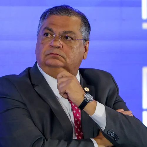 Dino suspende o pagamento de R$ 4,2 bilhões em emendas de comissão. (Foto: Agência Brasil).