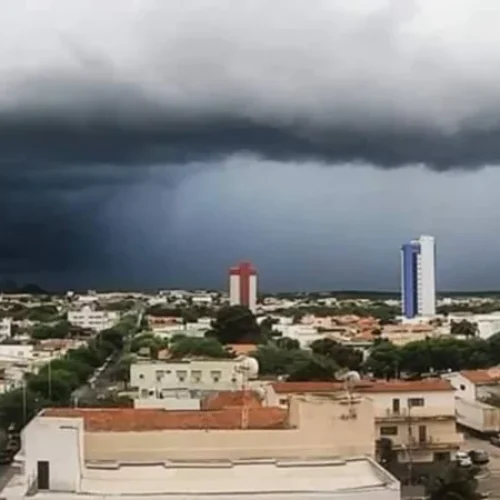 Meteorologia renova alerta de fortes chuvas para 53 cidades do interior da Paraíba