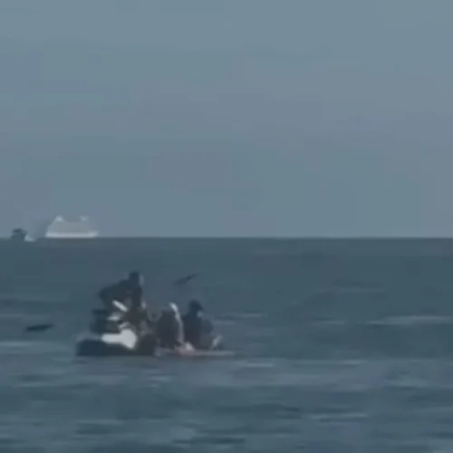 Piratas do mar: ladrões usam jet-ski para roubar alianças de casal