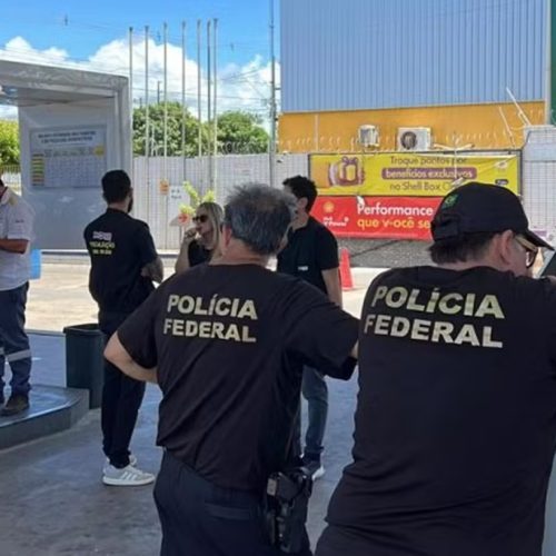 Posto de combustíveis é autuado por expor produtos vencidos para vender, durante operação em João Pessoa