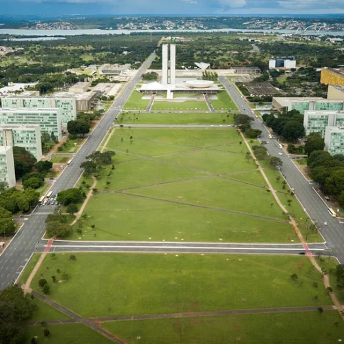 Suspeita de artefato explosivo na Esplanada dos Ministérios mobiliza polícia militar
