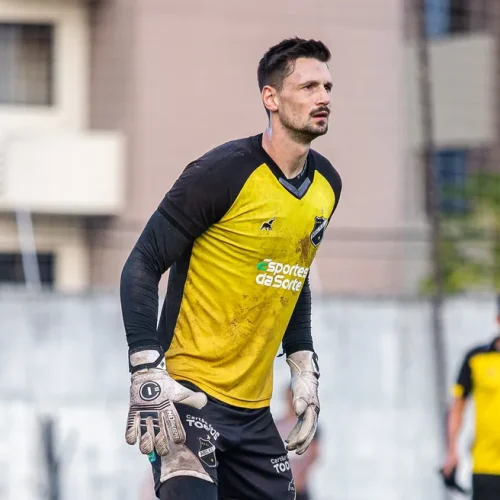 Botafogo-PB anuncia goleiro Michael Fracaro para reforçar a meta