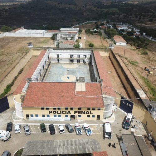 Polícia apreende bazuca e evita envio de celulares e drogas para presídio na Paraíba