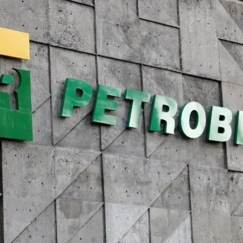 Petrobras sobe preços do diesel para distribuidoras