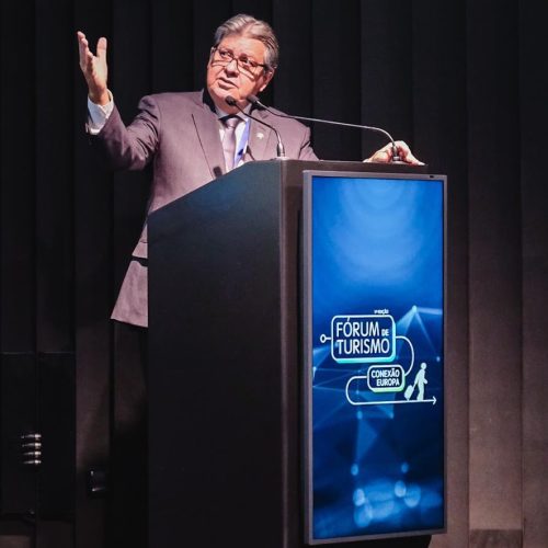 João Azevêdo apresenta a Paraíba em Fórum de Turismo da Record Europa transmitido ao vivo para 150 países