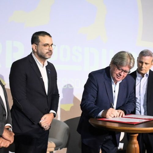 João Azevêdo formaliza instalação de Parque Temático Terra dos Dinos no Polo Turístico Cabo Branco